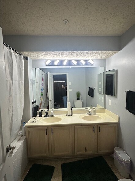 Building Photo - 15604 Everglade Ln