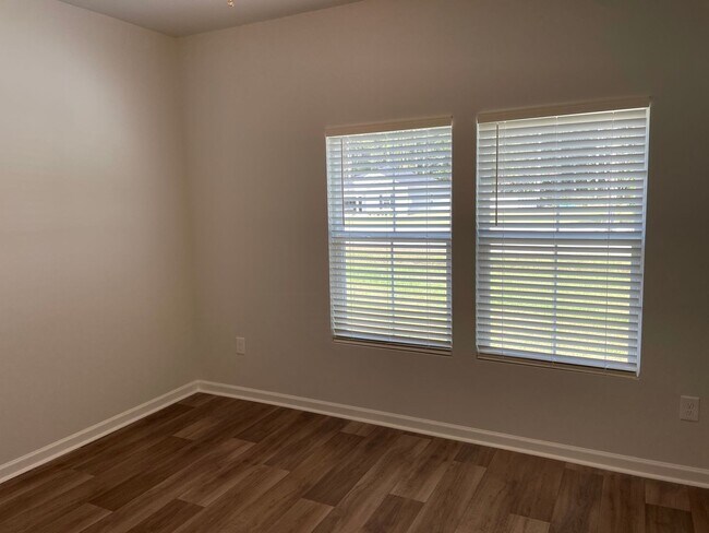 Building Photo - 1027 Harbor Dr