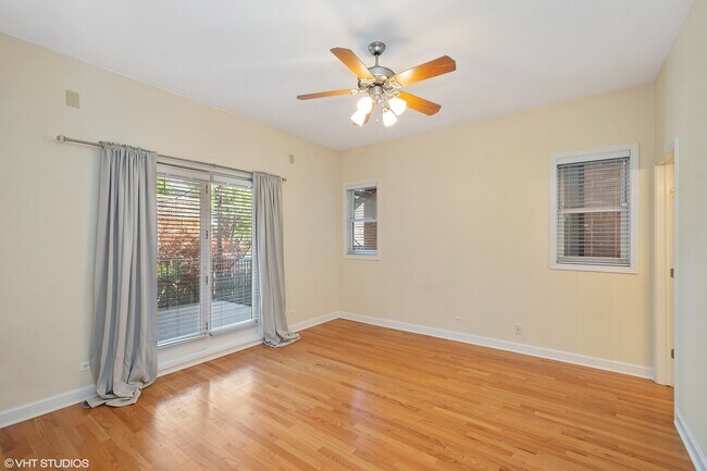 Building Photo - 882 W Lill Ave