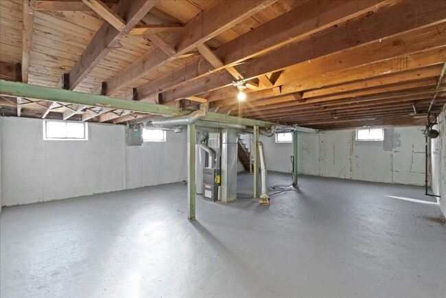 Building Photo - 1324 Odessa Dr