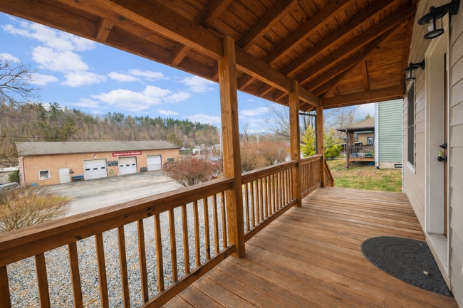 Building Photo - Modern Boone Home | Double Primary Suites | Walk to New Market, Watauga High & the AppalCART