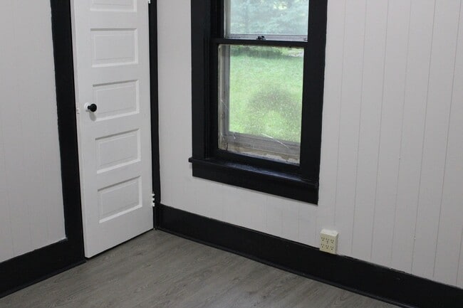 Building Photo - 605 E River Ave