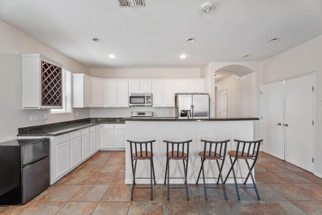 Building Photo - 1423 S Newberry Ln