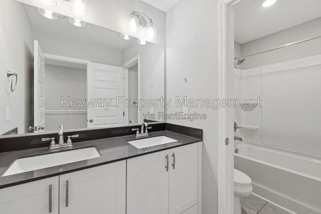 Building Photo - 228 Linsmore Ave