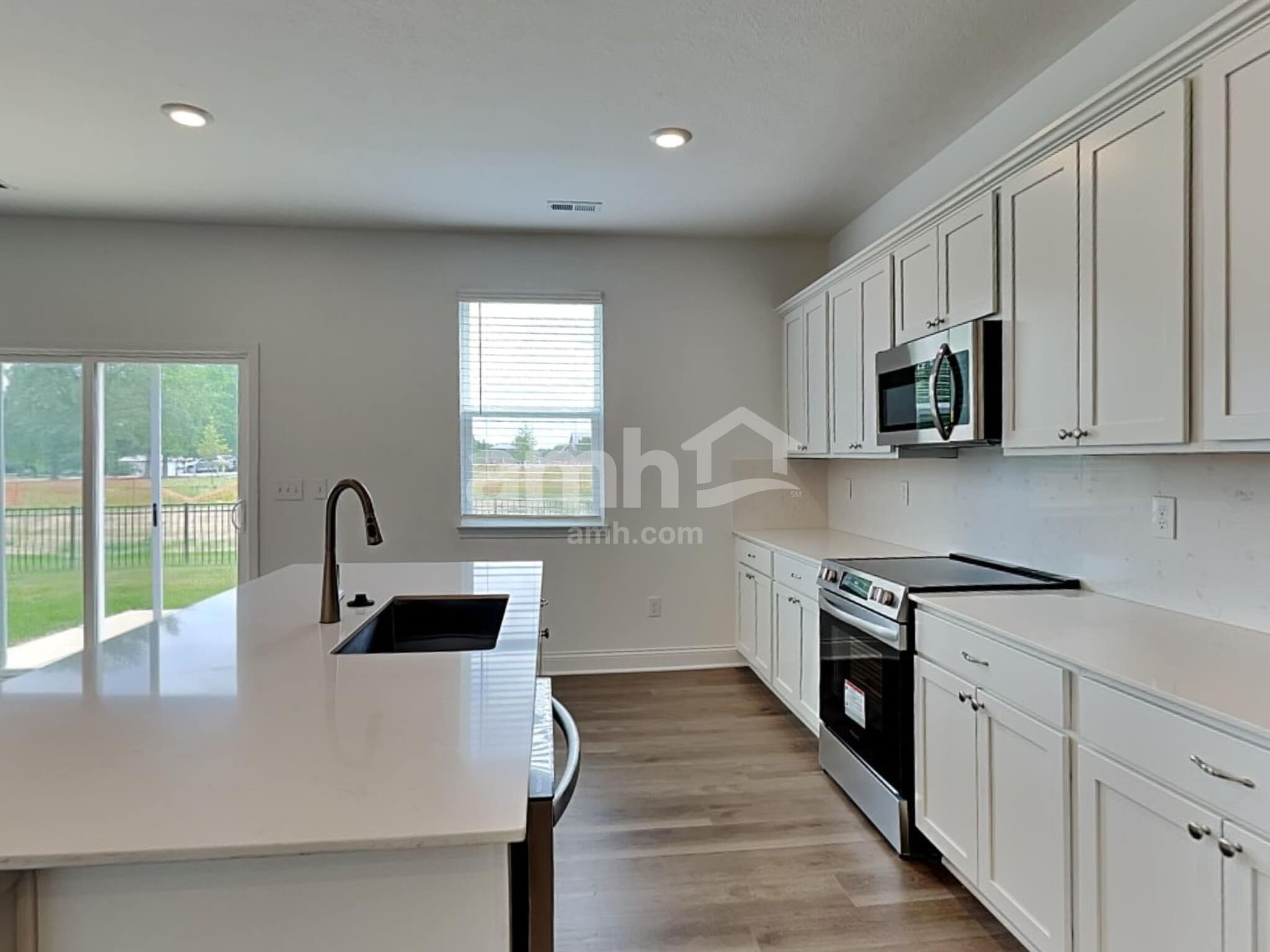 Building Photo - 9124 Henley Ave