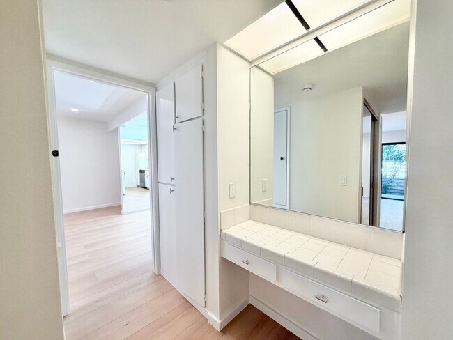 Building Photo - AVAILABLE NOW!! 1 Bedroom 1 Bathroom Condo in Palm Springs!