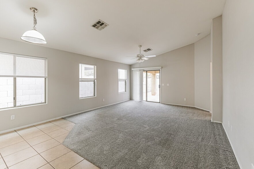 Building Photo - 7814 S 72nd Ln