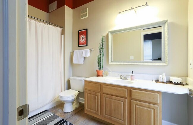 full bath with tub - 903 Main St