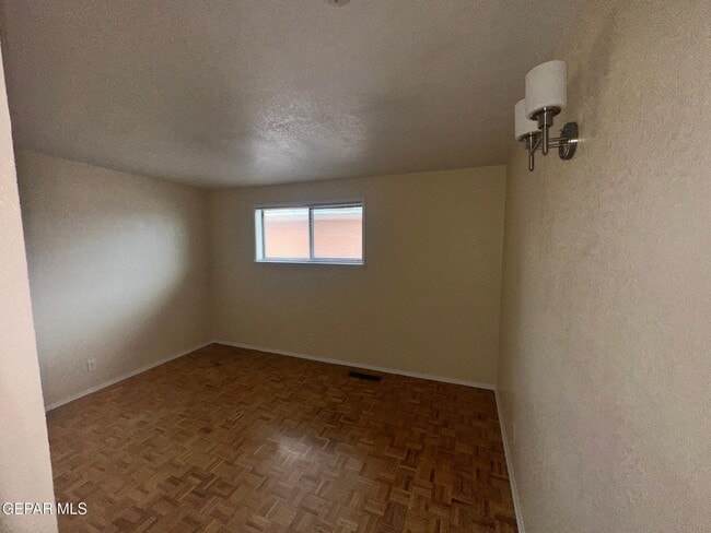 Building Photo - 5113 Trew Ct