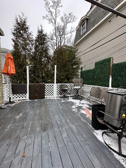 Building Photo - 18 Spring Garden St