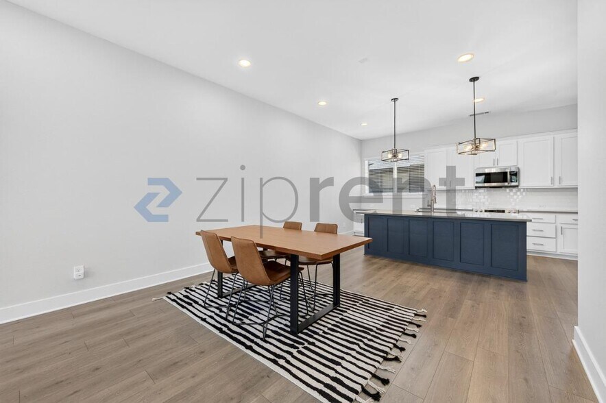 Building Photo - Unit