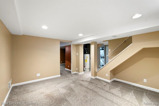 Building Photo - 3602 Elmhurst Ave