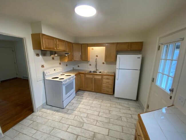 Building Photo - 2 bedroom townhouse
