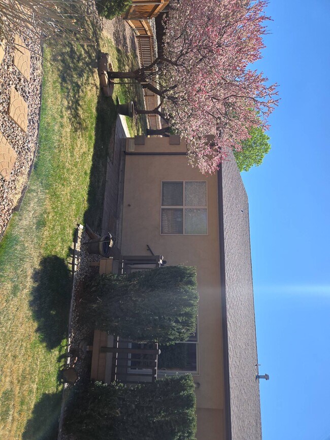 Building Photo - 729 Skyview Ct