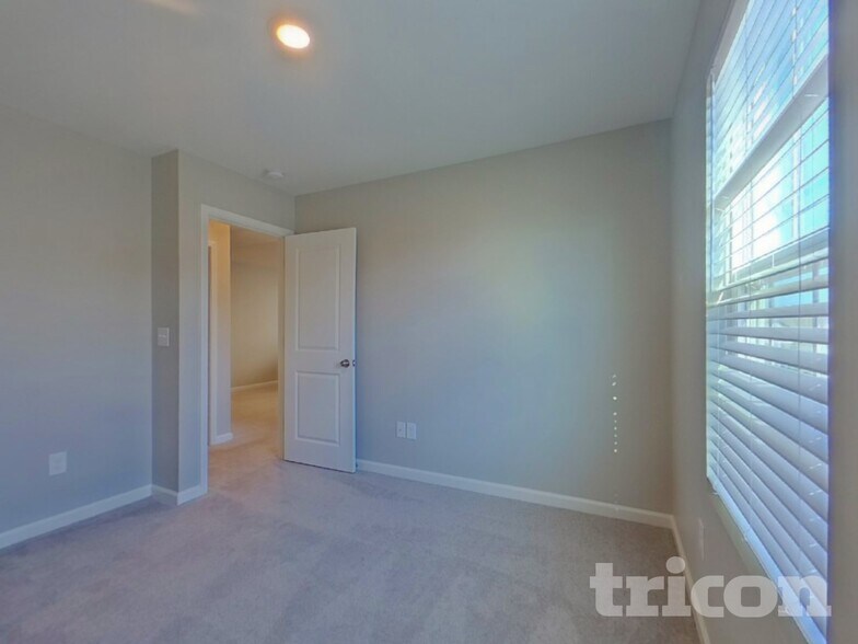 Building Photo - 1918 Landrow Ln