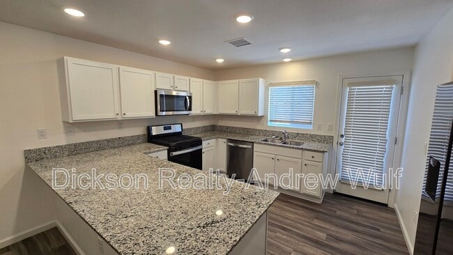 Building Photo - 677 McGill Dr