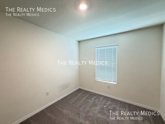Building Photo - 5338 Dragonfly Dr