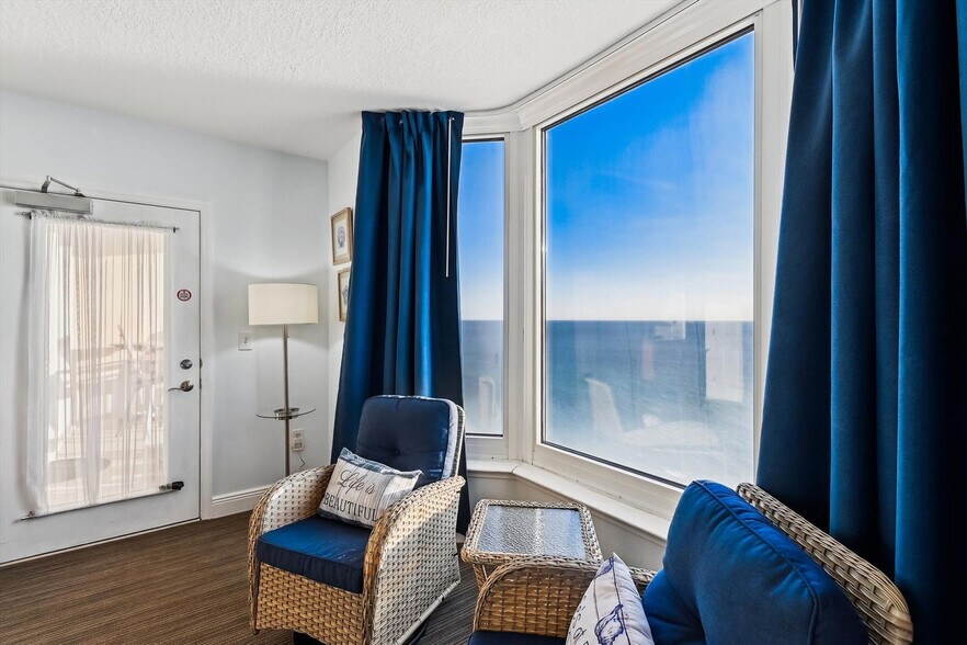 Building Photo - 14701 Front Beach Rd