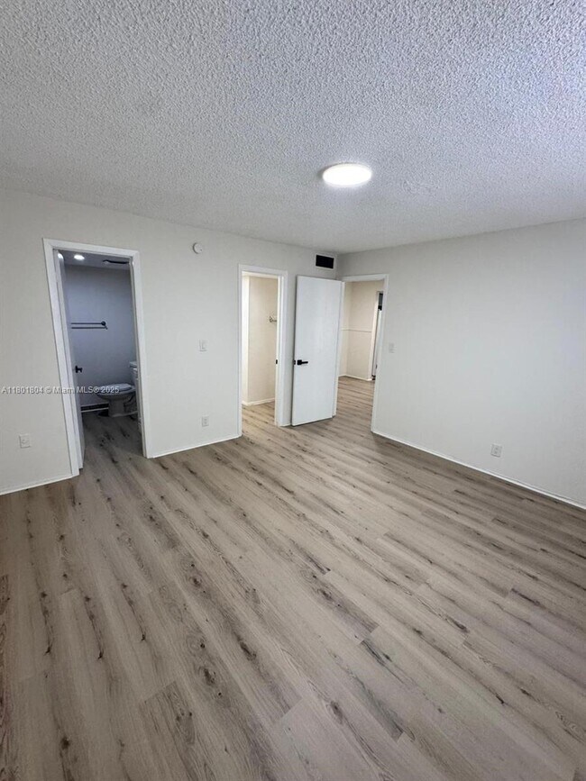 Building Photo - 8303 W Sample Rd