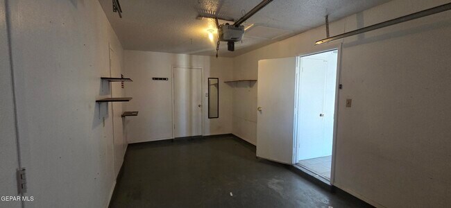 Building Photo - 8502 Mettler Dr