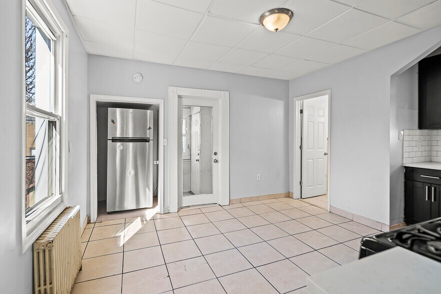 Building Photo - 79 Irving St