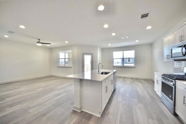 Building Photo - 1016 Winnsboro Lp