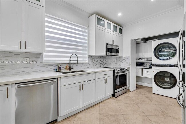 Building Photo - 773 SW 120th Ave