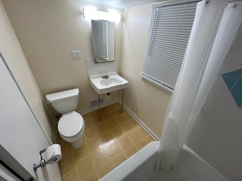 Building Photo - 192 N Smith St