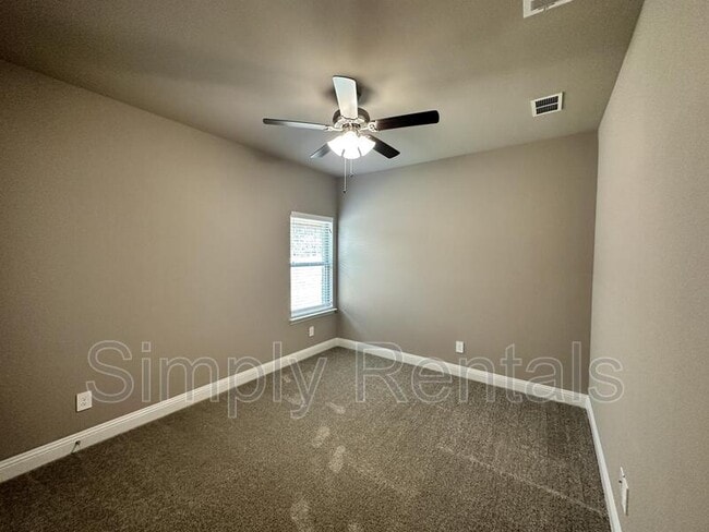 Building Photo - Ashwood Dr 7817