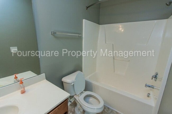 Building Photo - Room in Townhome on Ivy Wood Ln