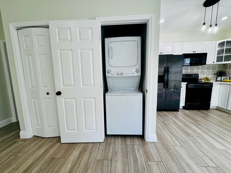 Building Photo - 1012 NE 17th Ct