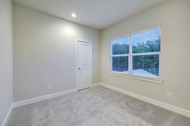 Building Photo - 2204 Penny Derrick Ln