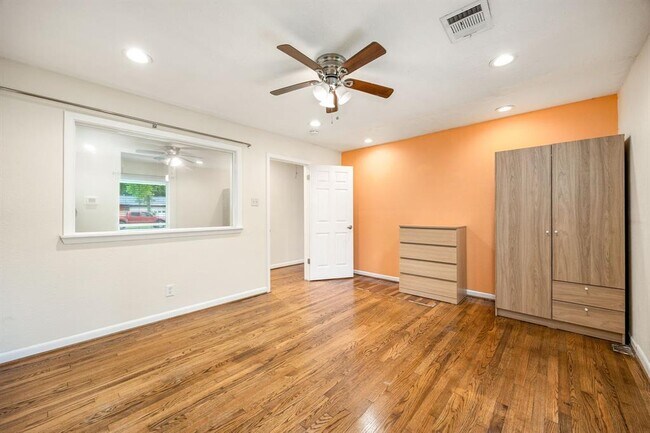 Building Photo - 9762 Tappenbeck Dr
