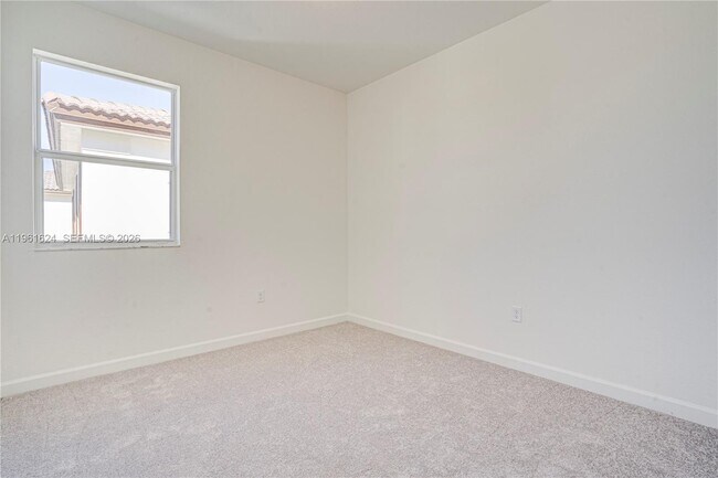 Building Photo - 2728 SE 24th Ct