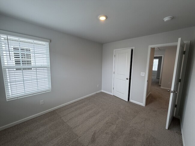 Building Photo - 4913 Mowbray Way