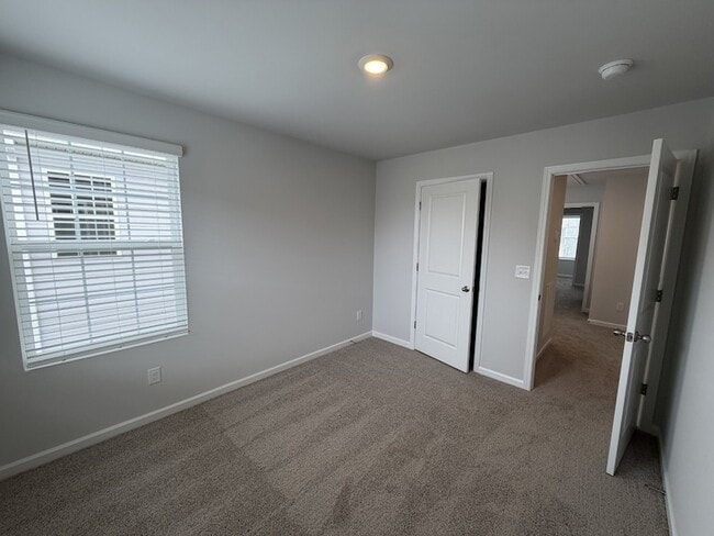 Building Photo - 4913 Mowbray Wy
