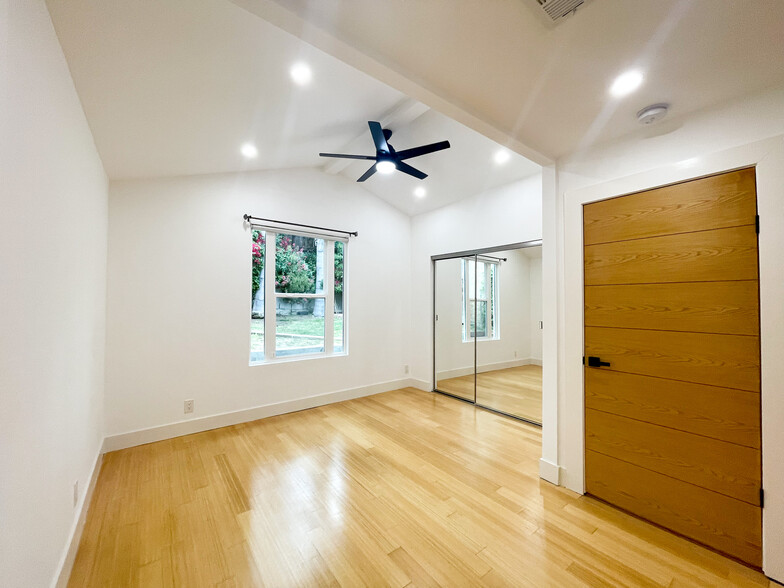 Building Photo - 2414 Effie St