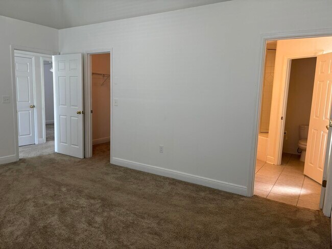 Building Photo - 3326 Golden Rain Dr