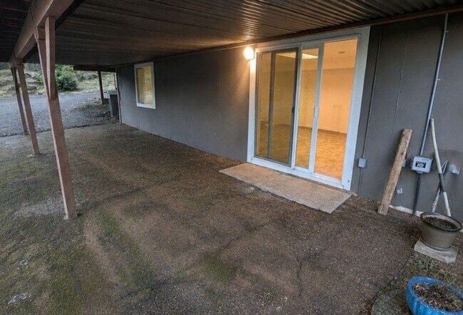 Building Photo - Beautiful 6 Bedroom Home in West Linn's Sunset Neighborhood with Huge Daylight Basement, Large Pr...