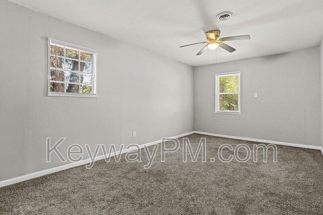 Building Photo - 3630 Columbine Dr