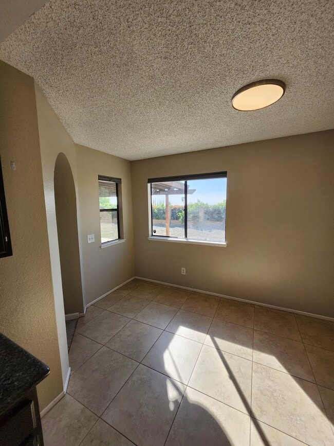 Building Photo - Charming Single-Story Home