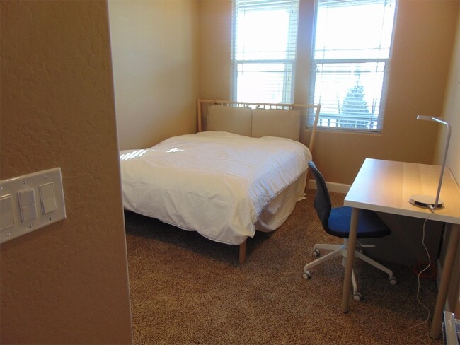 Building Photo - 1494 Varsity Dr