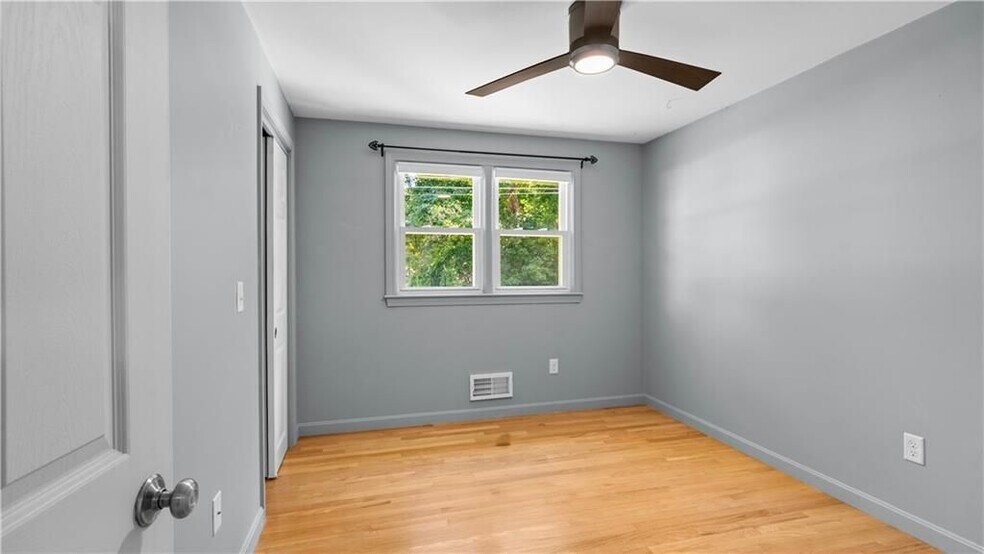 Building Photo - 40 Sachem Rd