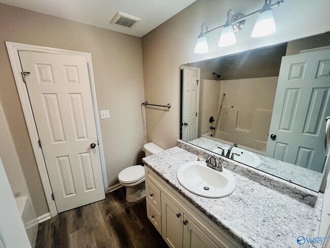 Building Photo - 1807 Graymont Ln SW