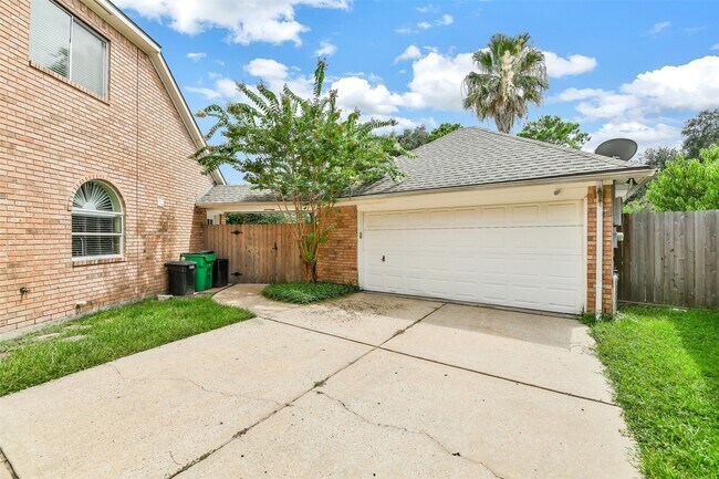 Building Photo - 5803 Song Ridge Ct