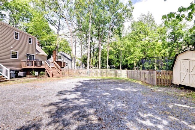 Building Photo - 2525 Lauderdale Dr