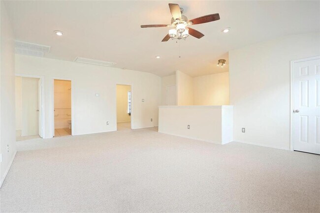 Building Photo - 1939 Wooded Acres Dr