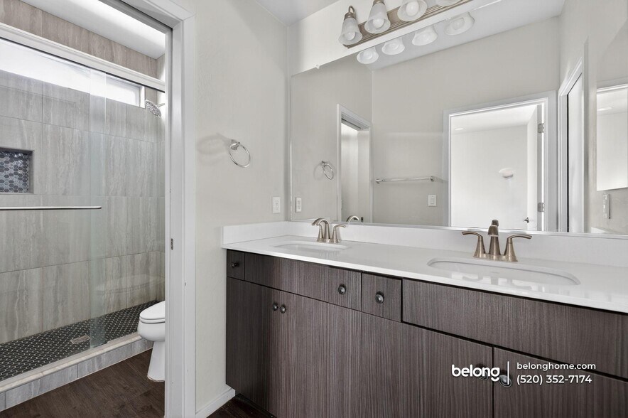 Building Photo - 864 E Park Modern Dr