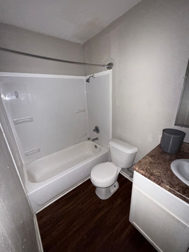 Building Photo - 3208 Salisbury Ave