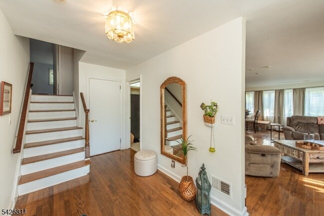 Building Photo - 123 Smull Ave